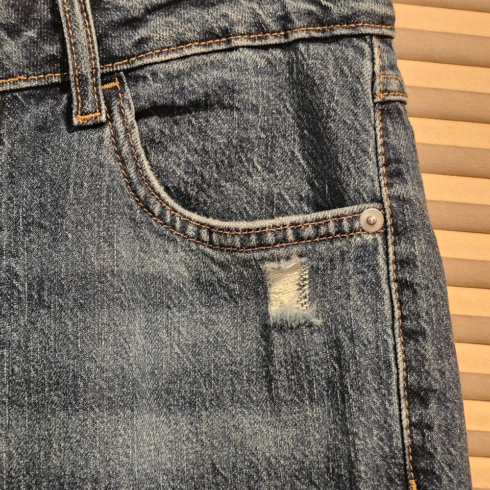 Forever 21 Premium Daisy Embroidered High Rise Flare Jeans Blue 29 NWT - Picture 3 of 9
